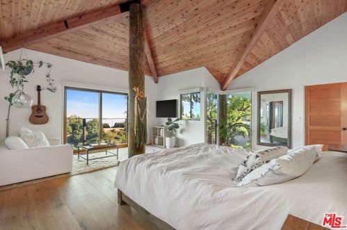 21629 Saddle Peak Rd, Topanga CA  90290-3415 exterior