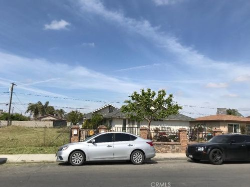 328 Clifton St, Bakersfield, CA 93307-1986
