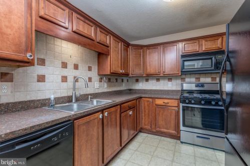 176 Founders Way, Strasburg VA  22657-3757 exterior