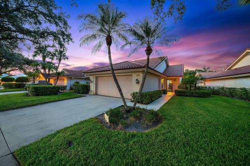 2815 Iroquois Cir, West Palm Beach, FL 33409-7221