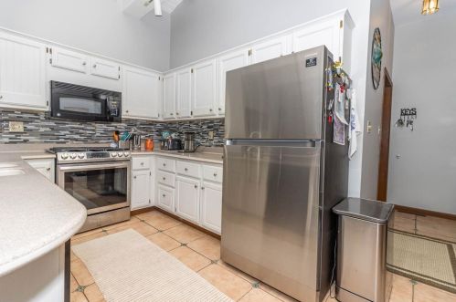 2114 Hidden Vly Dr, Crown Point IN 46307-9386 exterior