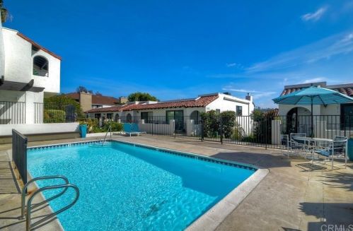 7306 Alicante Rd, Carlsbad CA  92009-6223 exterior