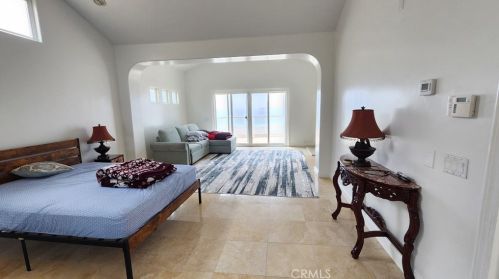 2212 Pacific Coast Hwy, Huntington Beach CA  92648-3958 exterior