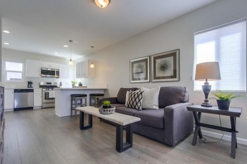 1261 Goshen St, San Diego CA 92110-1403 exterior