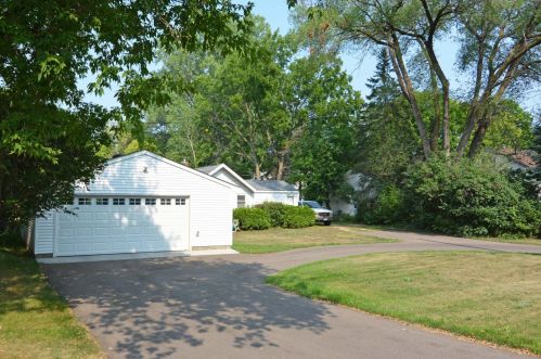 2611 Ariel St, Saint Paul, MN 55109-5116