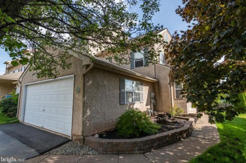 221 Parkview Dr, Souderton, PA 18964-1766