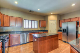 623 Beautiful Ln, Phoenix, AZ 85041-8050