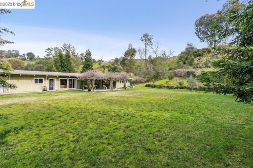 8 Rae Dr, Orinda CA  94563-4360 exterior