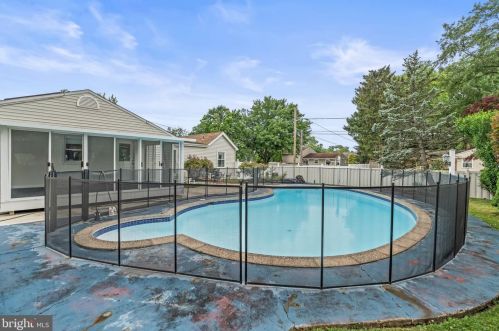 701 Parry Blvd, Riverton NJ  08077-3938 exterior