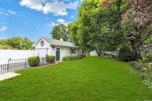 77 Rollstone Ave, West Sayville NY  11796-1309 exterior