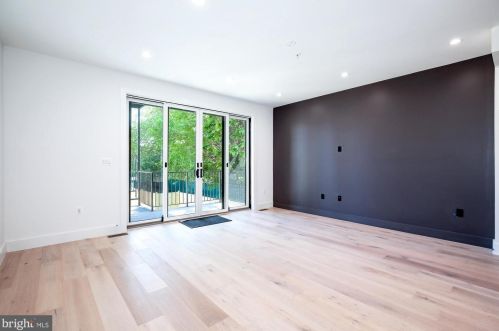 720 Kenyon St, Washington, DC 20010-1522