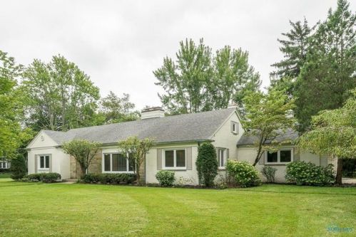 411 Riverside Dr, Rossford OH  43460-1055 exterior