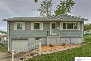 5512 61st St, Omaha, NE 68104-1608