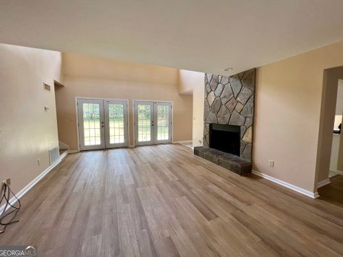 1011 Chapman Cir, Stone Mountain GA  30088-2549 exterior