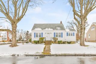 92 Chevvy St, Stratford, CT 06614-3802