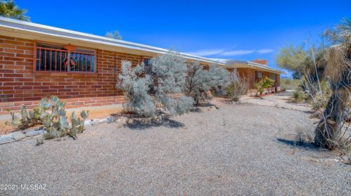 6337 Pomona Rd, Tucson, AZ 85704-1046