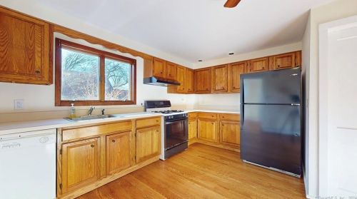 8 York St, Milford CT  06460-5651 exterior