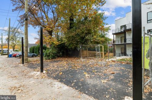 2642 39th St, Washington DC  20007-1205 exterior