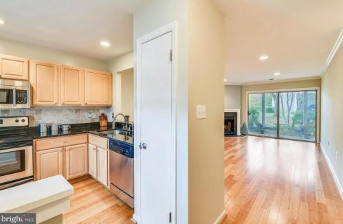 2805 Yarling Ct, Falls Church, VA 22042-4463