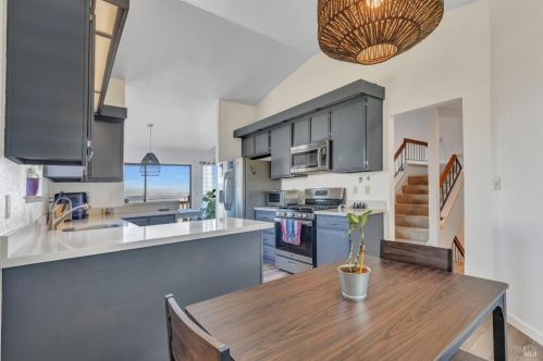 301 Rosemarie Pl, West Pittsburg CA  94565-6705 exterior