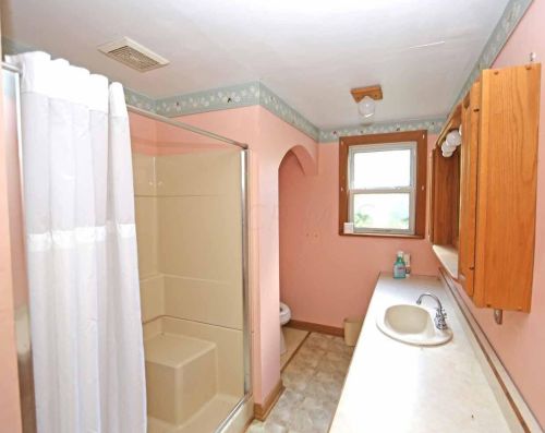203 Arch Ave, Mount Vernon OH  43050-3106 exterior