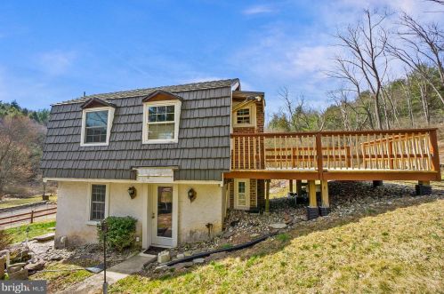 2695 Hemlock Dr, Palmerton PA  18071-9408 exterior