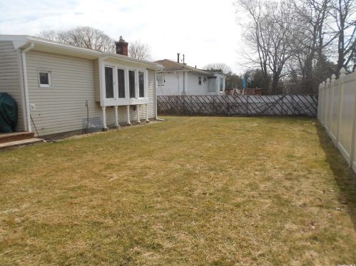 354 17th St, Deer Park NY  11729-6314 exterior