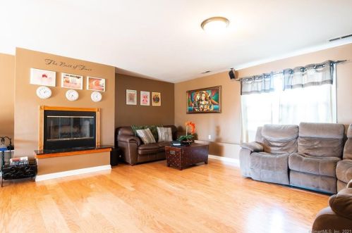 62 William St, Milford CT  06461-3041 exterior