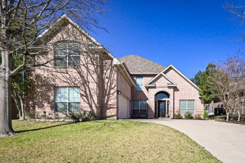 10512 Stonehill Dr, Fort Worth, TX 76126-4547