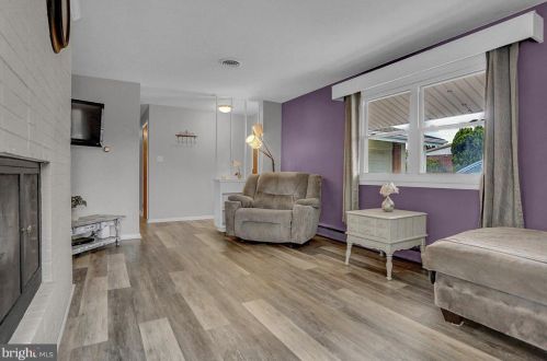 19 Columbia Dr, Camp Hill PA  17011-7636 exterior