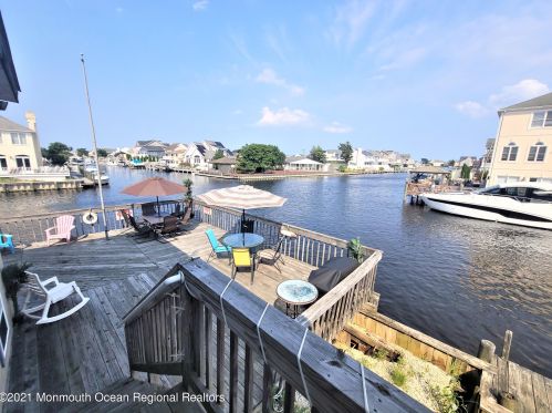 31 Coral Dr, Bricktown, NJ 08723-7636