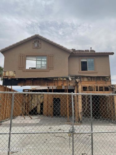 2765 Palm Beach Dr, Chandler, AZ 85249-5049