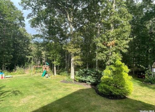 15 Ramblewood Rd, Shoreham NY  11786-2301 exterior