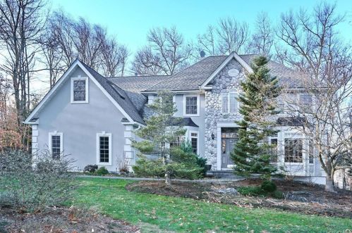3 Wedge Way, Airmont, NY 10901-3945
