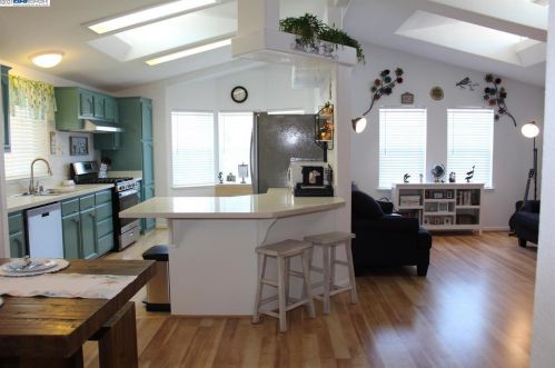 28378 Bradshire Rd, Hayward CA  94545-4818 exterior