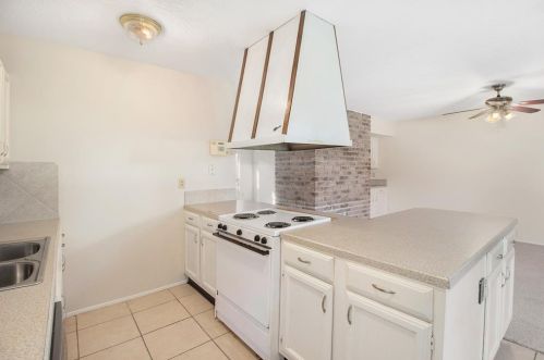630 Jeff Davis Dr, Richmond, TX 77469-5704