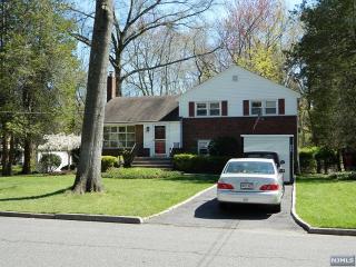 422 Hudson Ave, Englewood, NJ 07631-1407