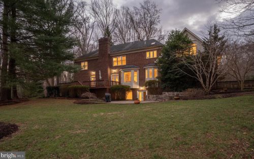 281 Golden Woods Ct, Great Falls VA  22066-4152 exterior