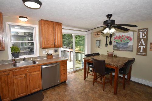 39 Essex Dr, Raymond NH  03077-2609 exterior