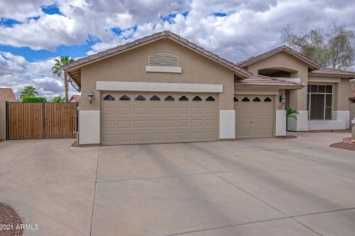 6724 Angela Dr, Glendale, AZ 85308-8405