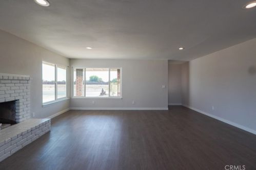 41311 156th St, Lancaster CA  93535-7035 exterior