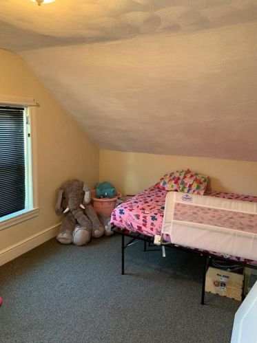 77 Seamans St, Providence RI 02908-1321 exterior