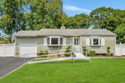 248 Sugarwood Ln, Central Islip, NY 11722-2510