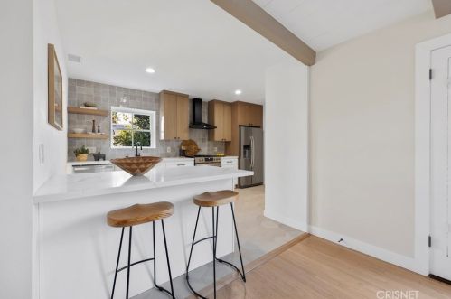 6554 Colbath Ave, Van Nuys CA  91401-1503 exterior