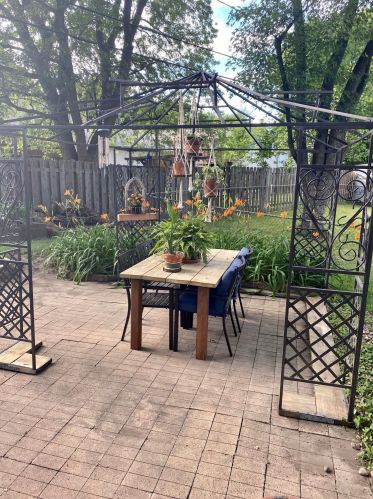 1207 Charlton St, Saint Paul MN 55118-2922 exterior