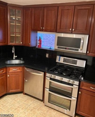 79 Fulton St, Union City NJ  07086-7060 exterior
