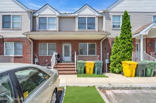 38 Kew Gardens Dr, Lakewood, NJ 08701-7102
