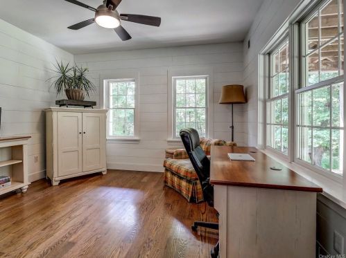 27 Stonehenge Rd, Warwick NY  10990-2354 exterior