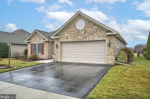 916 Macoun Dr, Navy Sup Dpt, PA 17055-7037