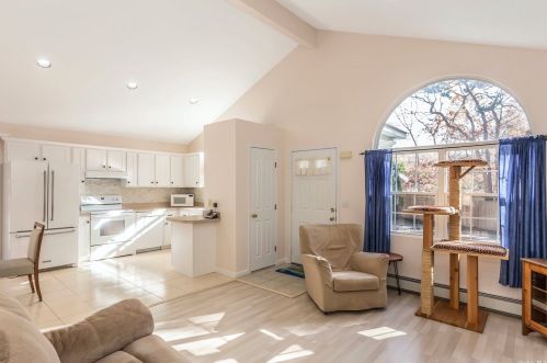 27 Pin Oak Path, East Quogue NY  11942-4641 exterior